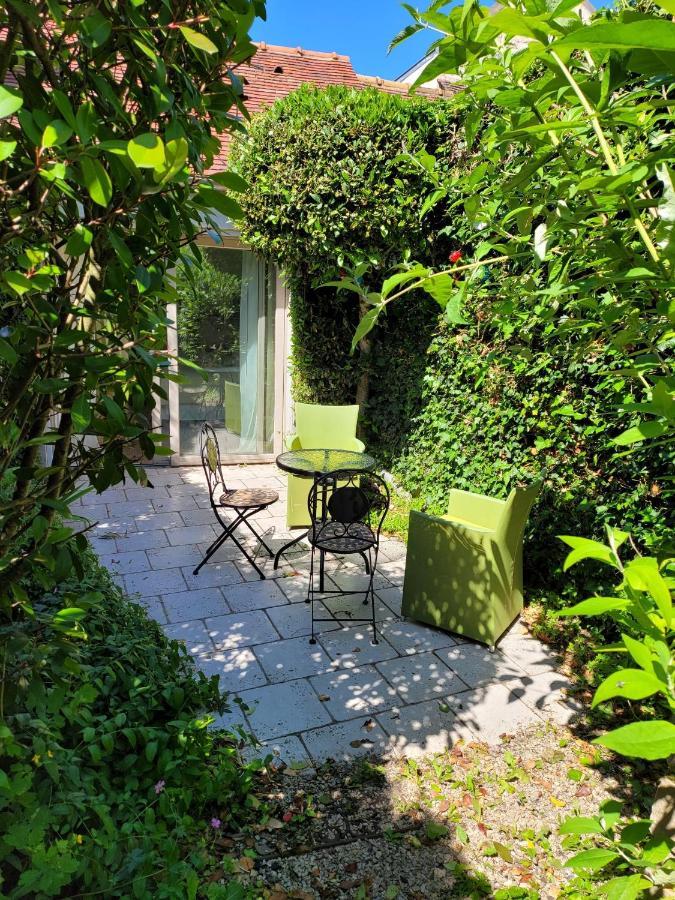 Gite Milly - 2 Studios En Coeur De Ville Exterior photo